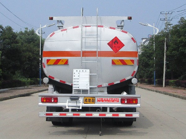 天威緣牌TWY5180GYYD6型運(yùn)油車(chē)
